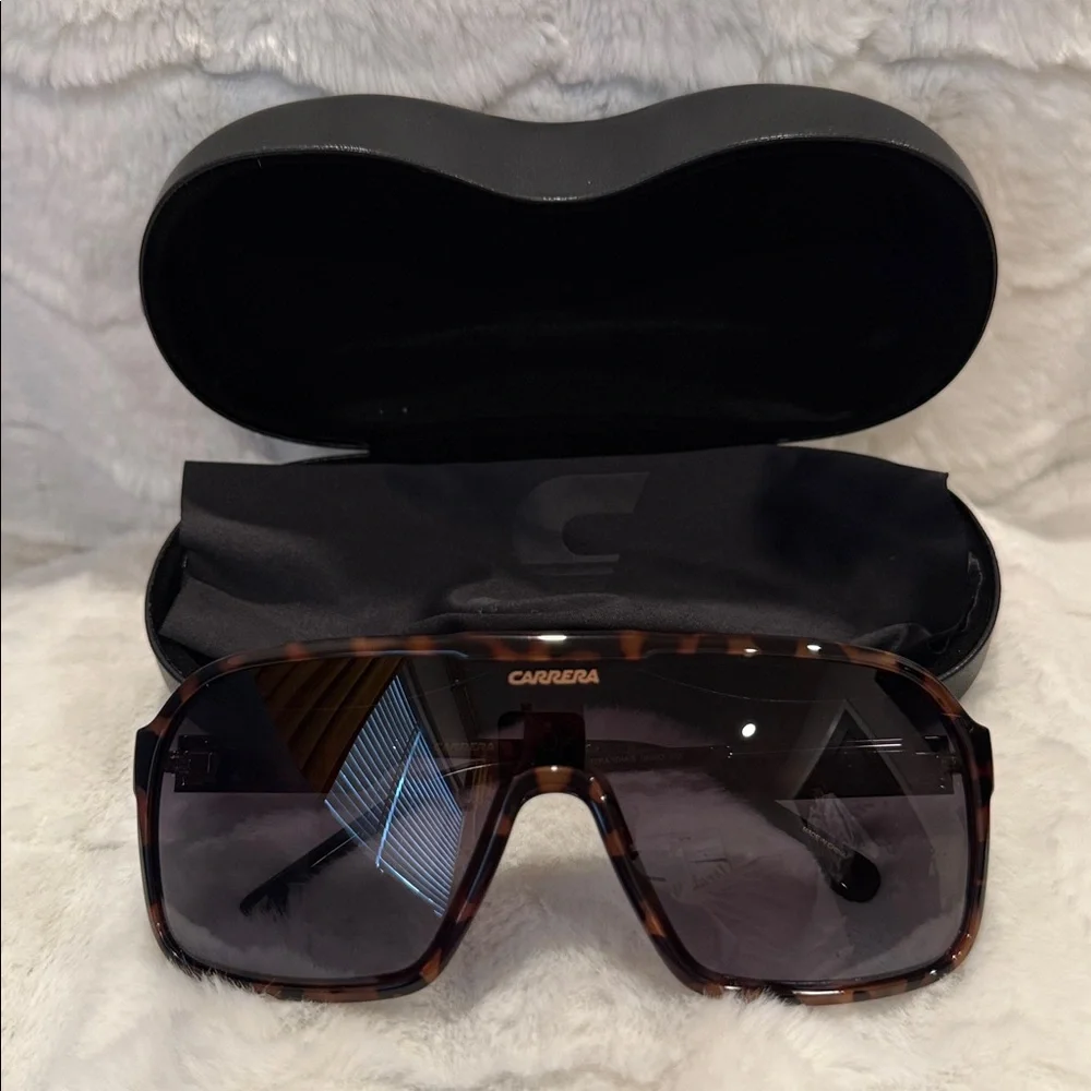✨SALE✨ *UNISEX* Carrera Tortoise Shell Sunglasses - Picture 6 of 6